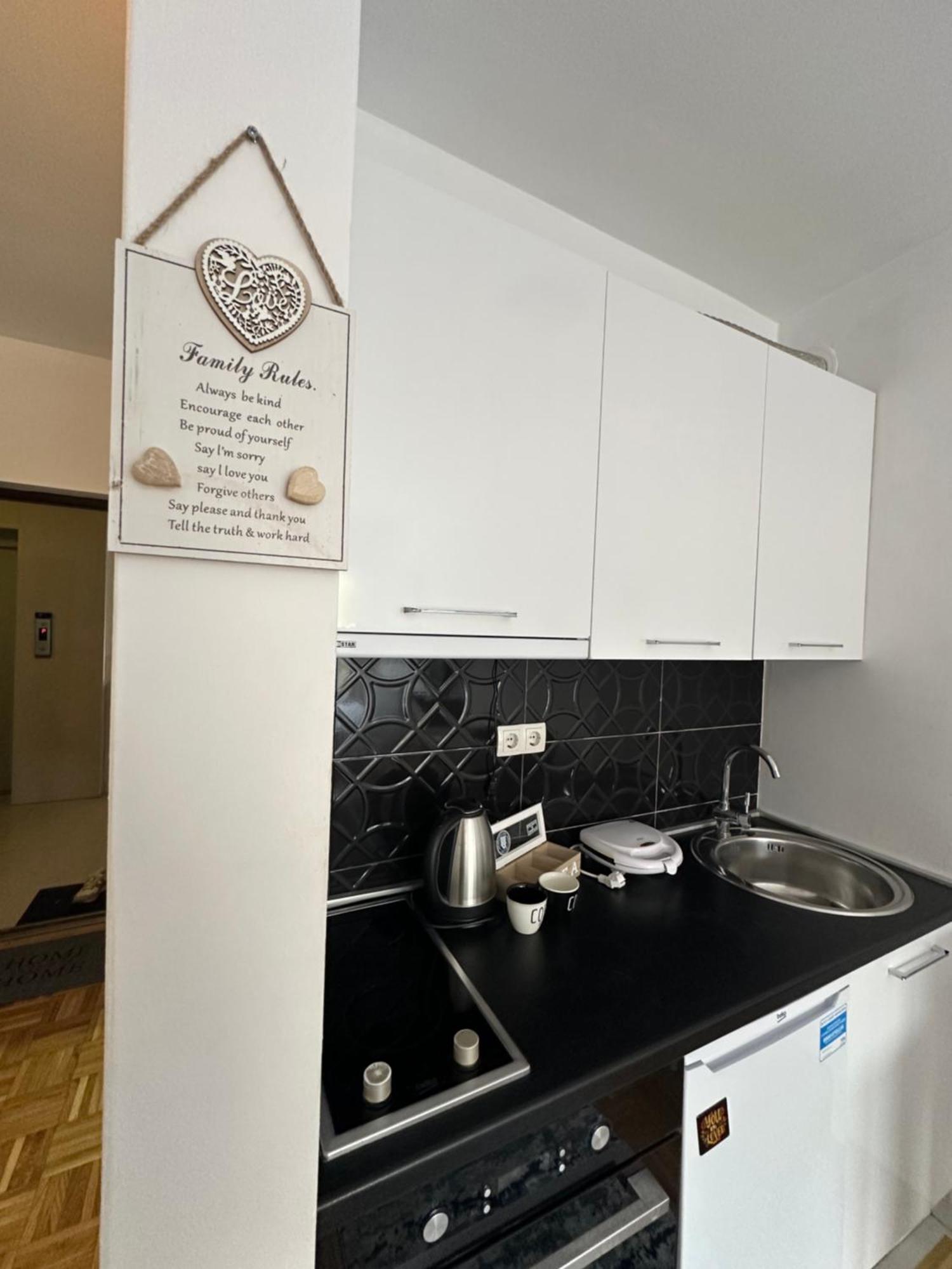 Apartment Guri Pristina Eksteriør billede